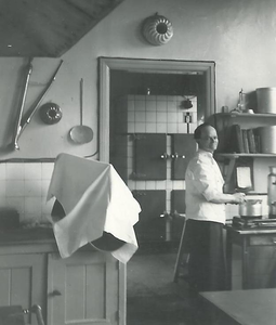 7 - Gerrit Kolkman werkzaam in de keuken